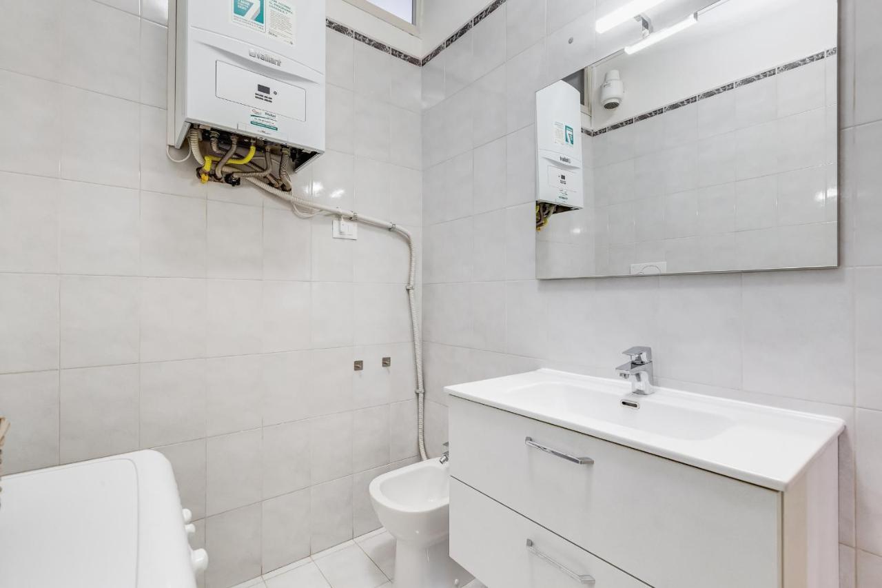 Am House Colosseo Рим Екстериор снимка